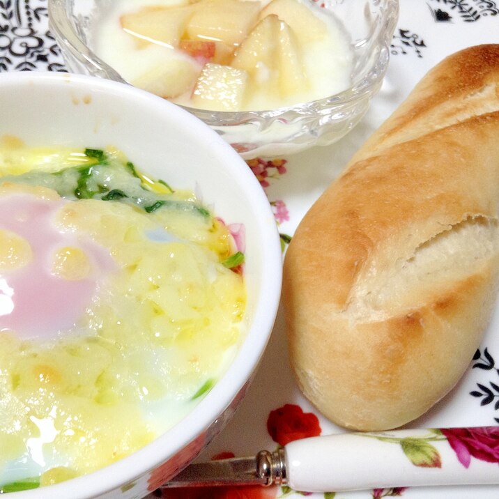朝食プレート☆ほうれん草ココット＆りんごヨーグルト